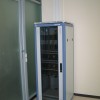  Напольный телекоммуникационный шкаф в рабочей области