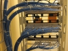 Подключение кабелей к панелям в серверной