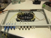 Оптическая панель с подключенными кабелями разных типов